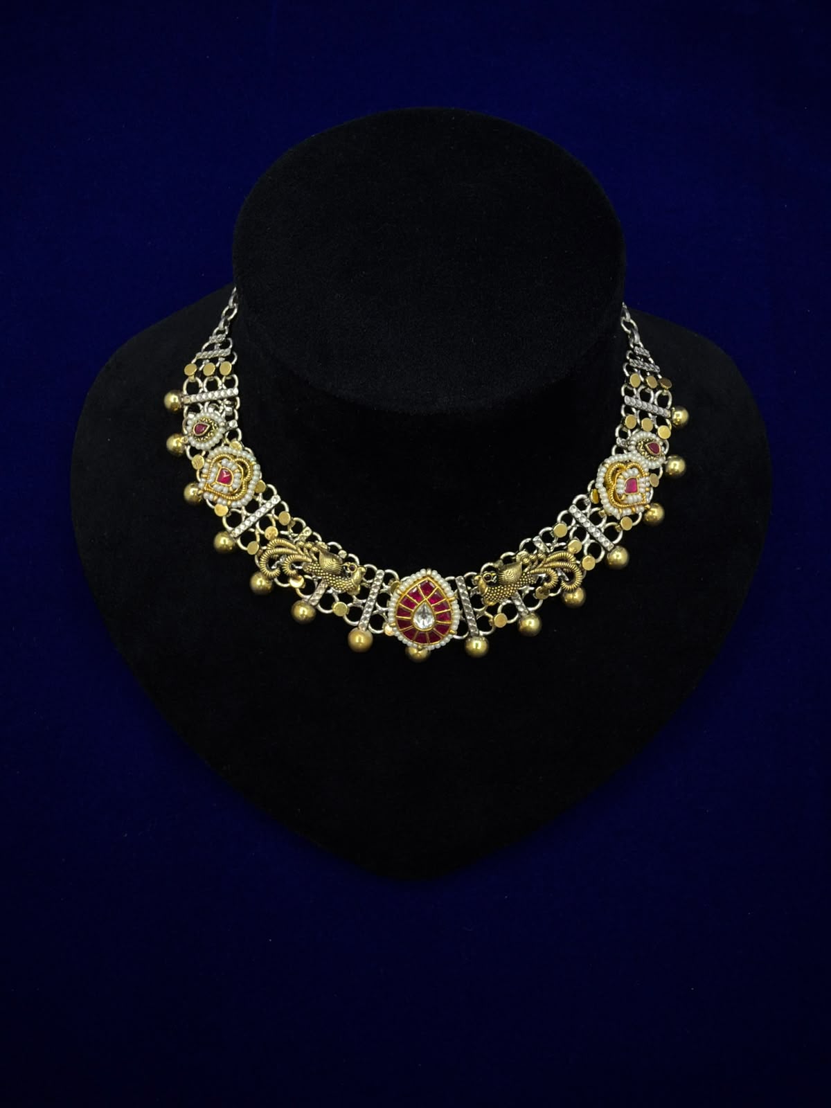 Emerald temple choker
